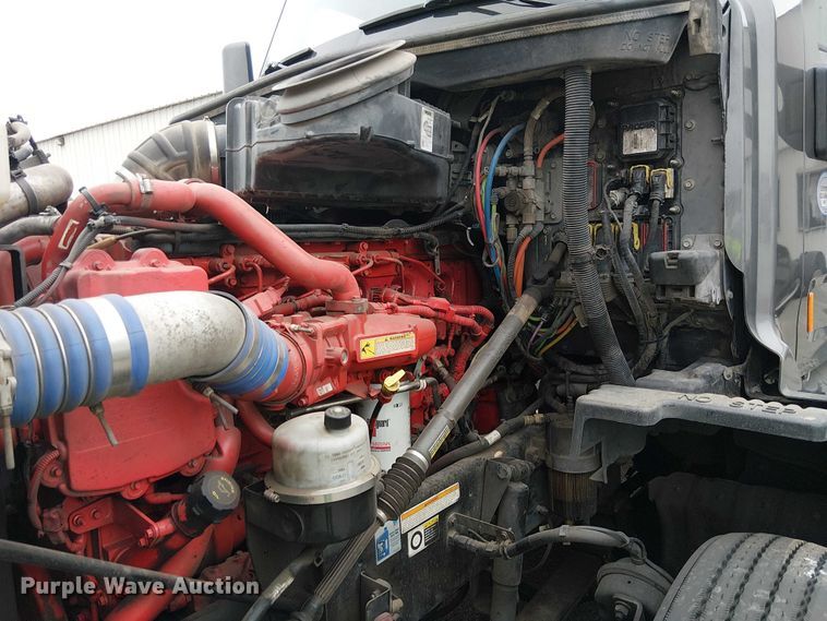 image for item YA1631 2016 Peterbilt 579 semi truck