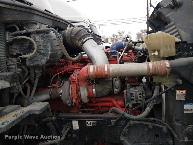 image for item YA1631 2016 Peterbilt 579 semi truck