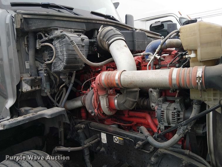 image for item YA1631 2016 Peterbilt 579 semi truck