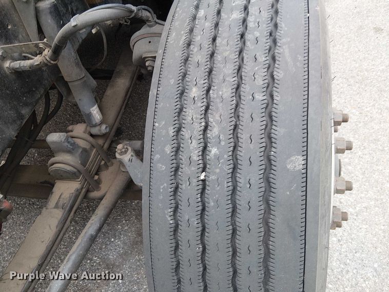 image for item YA1631 2016 Peterbilt 579 semi truck