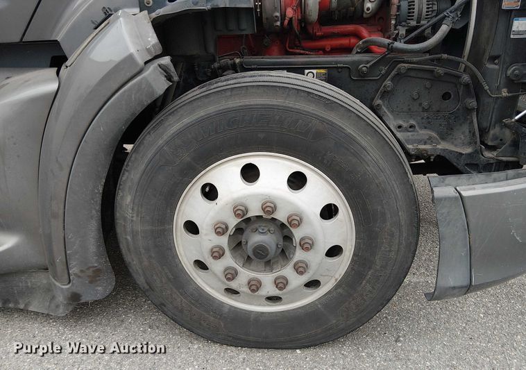 image for item YA1631 2016 Peterbilt 579 semi truck