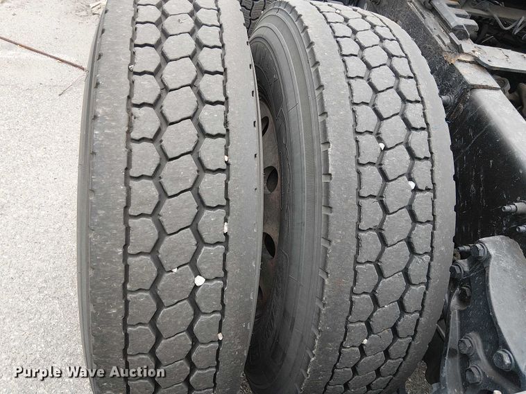 image for item YA1631 2016 Peterbilt 579 semi truck