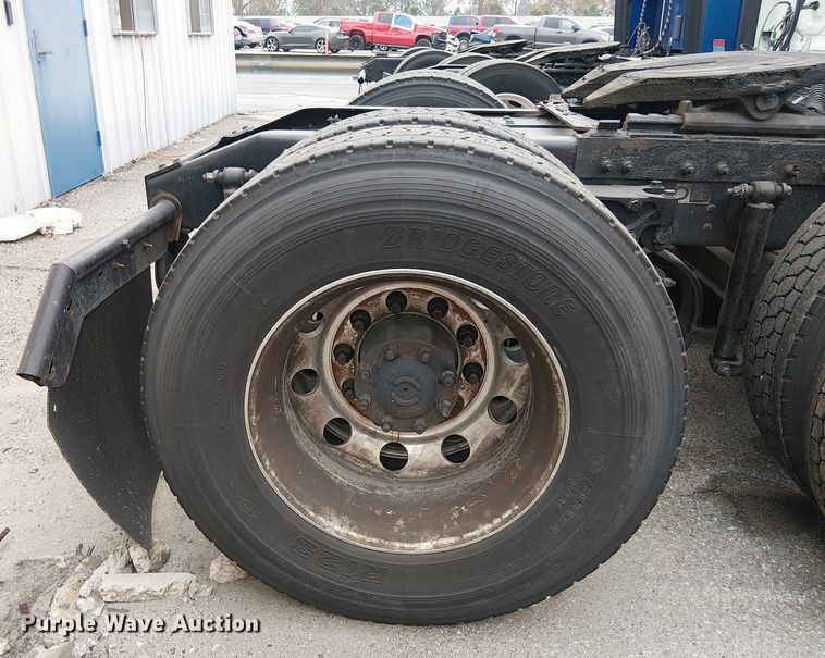 image for item YA1631 2016 Peterbilt 579 semi truck