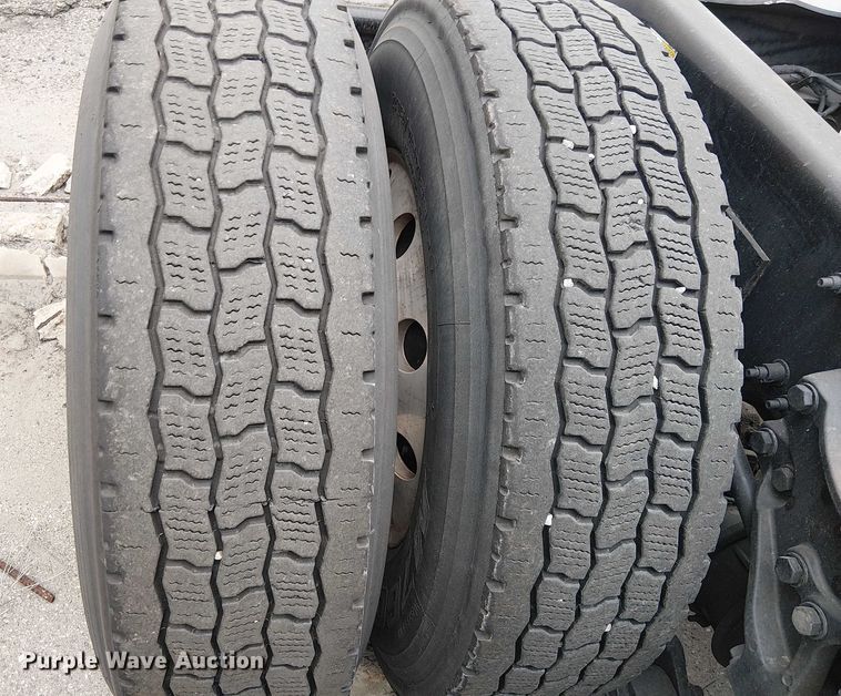 image for item YA1631 2016 Peterbilt 579 semi truck