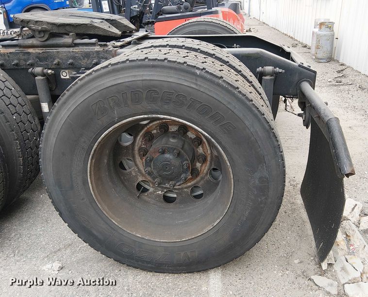 image for item YA1631 2016 Peterbilt 579 semi truck