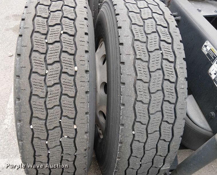 image for item YA1631 2016 Peterbilt 579 semi truck