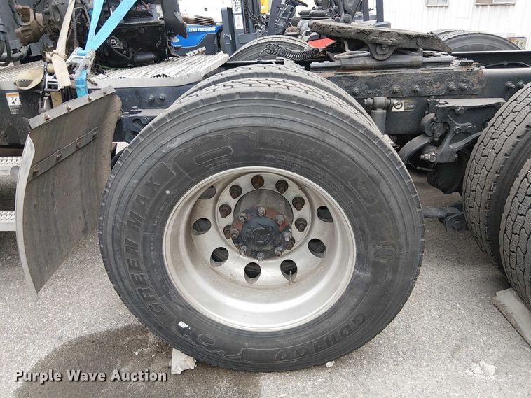 image for item YA1631 2016 Peterbilt 579 semi truck