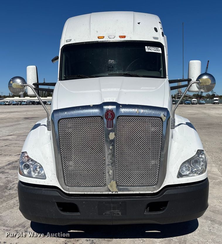 image for item YA1656 2016 Kenworth T680  semi truck