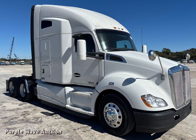 image for item YA1656 2016 Kenworth T680  semi truck
