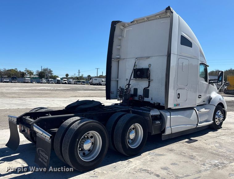 image for item YA1656 2016 Kenworth T680  semi truck