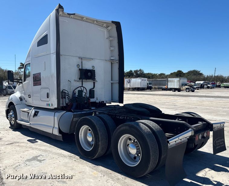 image for item YA1656 2016 Kenworth T680  semi truck