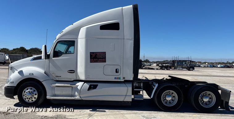 image for item YA1656 2016 Kenworth T680  semi truck