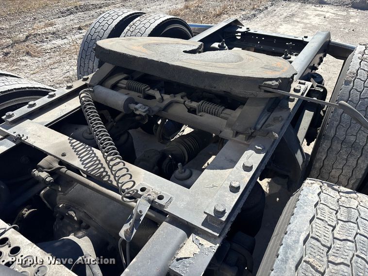 image for item YA1656 2016 Kenworth T680  semi truck