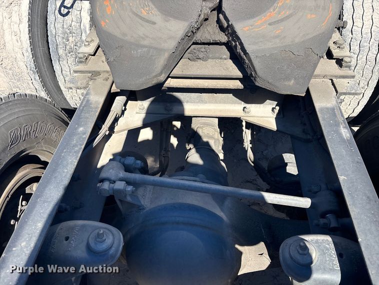 image for item YA1656 2016 Kenworth T680  semi truck