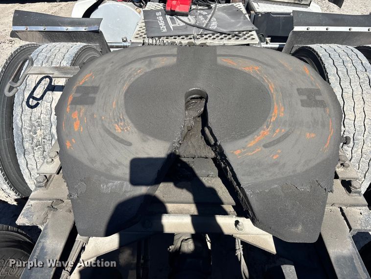 image for item YA1656 2016 Kenworth T680  semi truck