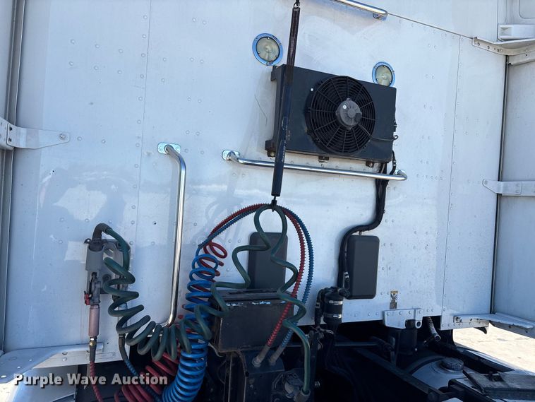 image for item YA1656 2016 Kenworth T680  semi truck