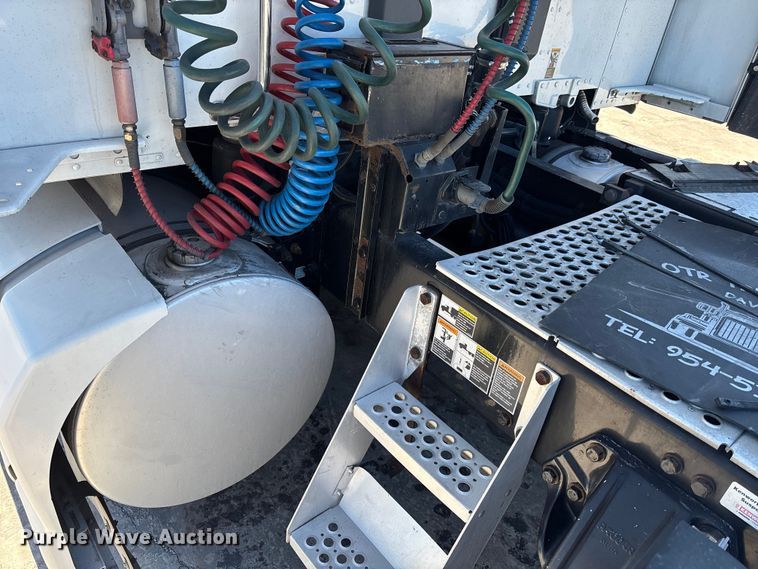 image for item YA1656 2016 Kenworth T680  semi truck