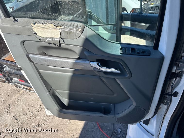 image for item YA1656 2016 Kenworth T680  semi truck