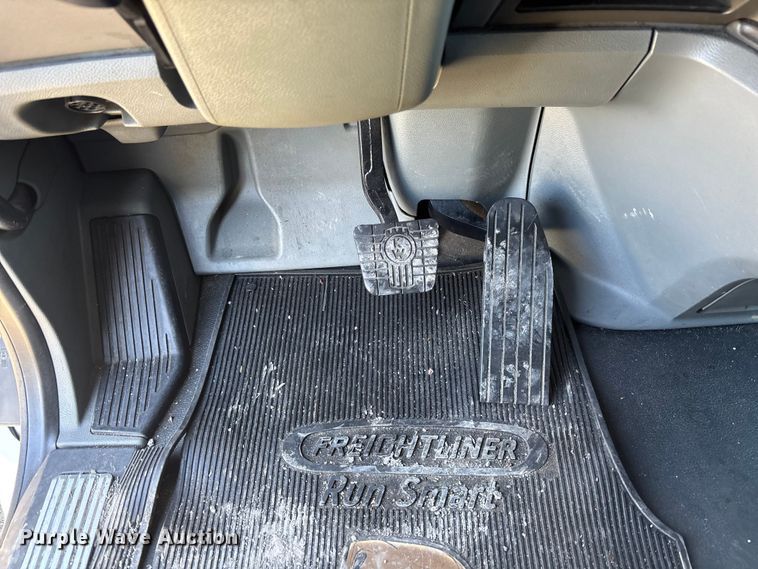 image for item YA1656 2016 Kenworth T680  semi truck