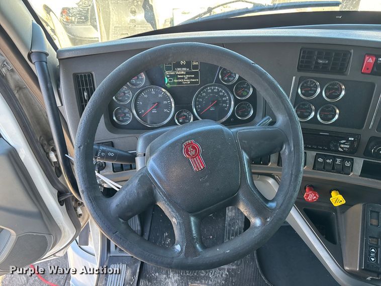 image for item YA1656 2016 Kenworth T680  semi truck