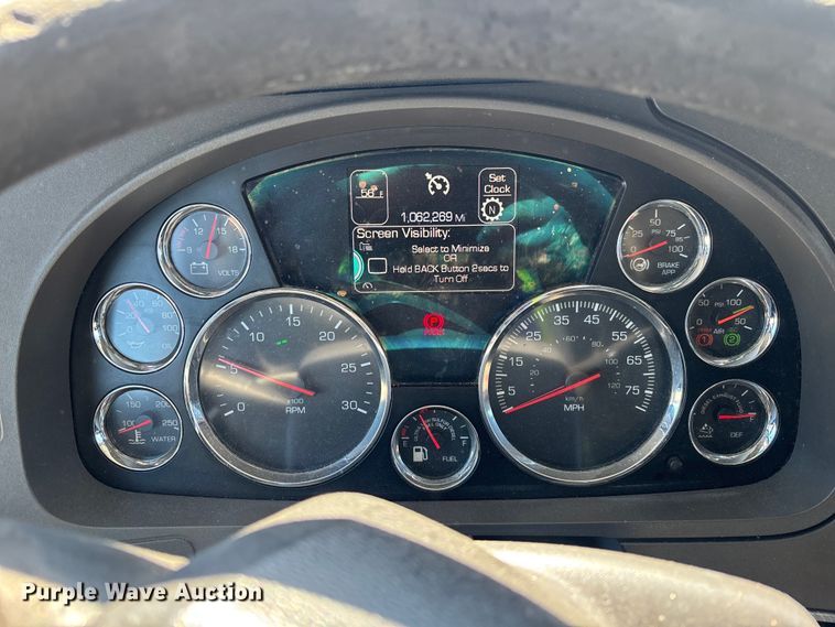 image for item YA1656 2016 Kenworth T680  semi truck