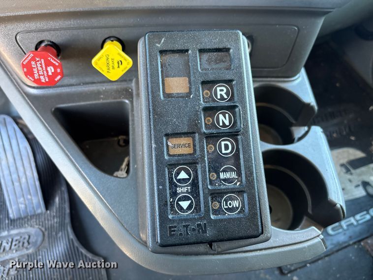 image for item YA1656 2016 Kenworth T680  semi truck