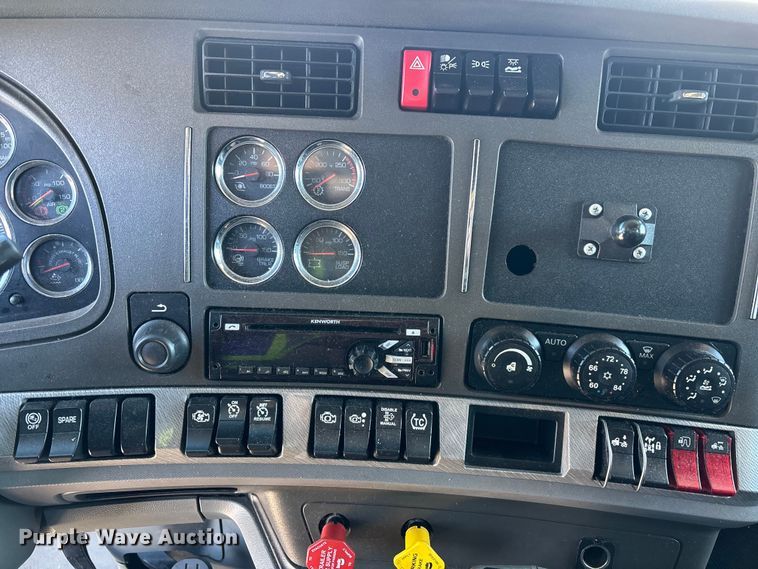 image for item YA1656 2016 Kenworth T680  semi truck