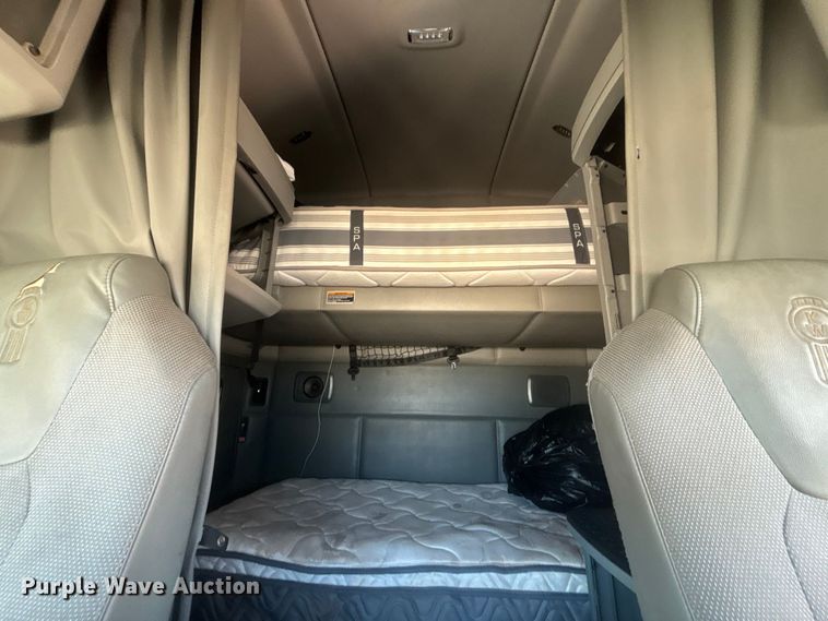 image for item YA1656 2016 Kenworth T680  semi truck