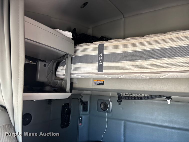 image for item YA1656 2016 Kenworth T680  semi truck