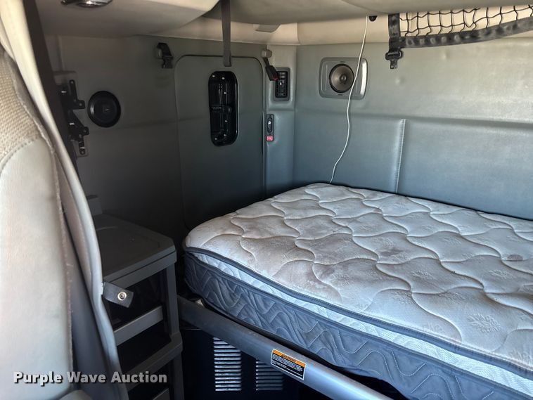 image for item YA1656 2016 Kenworth T680  semi truck