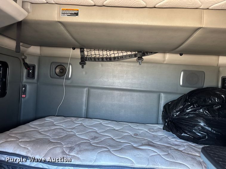 image for item YA1656 2016 Kenworth T680  semi truck