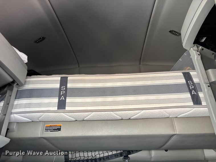 image for item YA1656 2016 Kenworth T680  semi truck