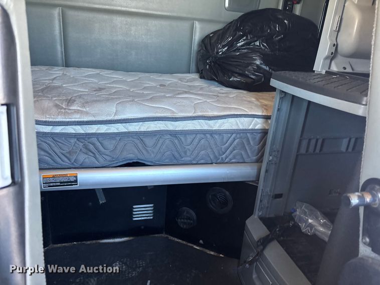 image for item YA1656 2016 Kenworth T680  semi truck