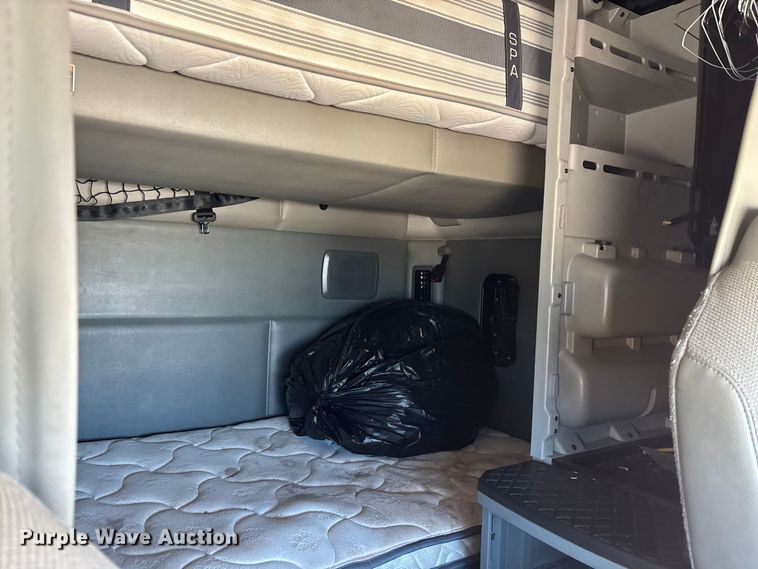 image for item YA1656 2016 Kenworth T680  semi truck