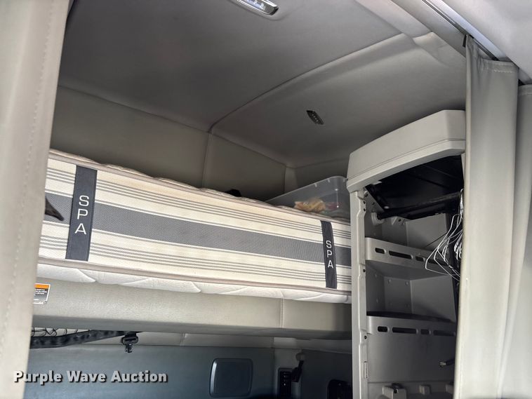 image for item YA1656 2016 Kenworth T680  semi truck