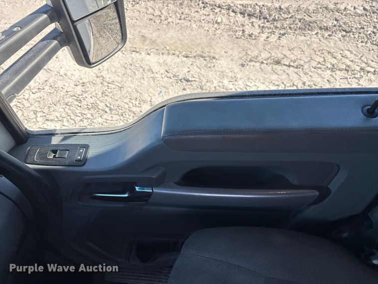 image for item YA1656 2016 Kenworth T680  semi truck