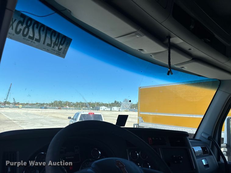 image for item YA1656 2016 Kenworth T680  semi truck