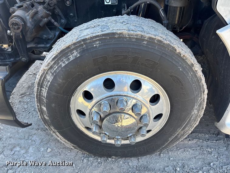 image for item YA1656 2016 Kenworth T680  semi truck