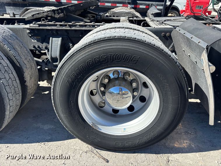 image for item YA1656 2016 Kenworth T680  semi truck