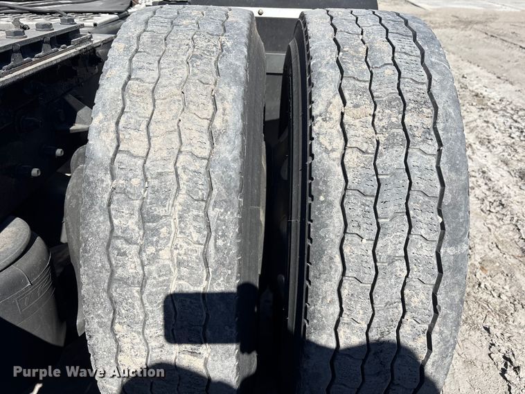 image for item YA1656 2016 Kenworth T680  semi truck