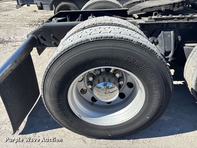 image for item YA1656 2016 Kenworth T680  semi truck