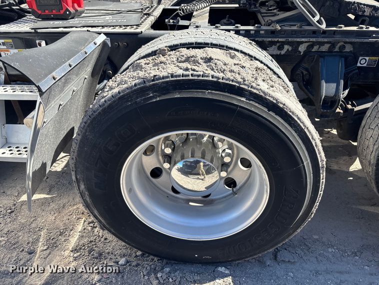 image for item YA1656 2016 Kenworth T680  semi truck