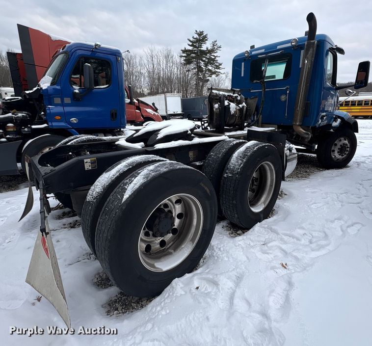 image for item YA1687 2022 Peterbilt 567 semi truck