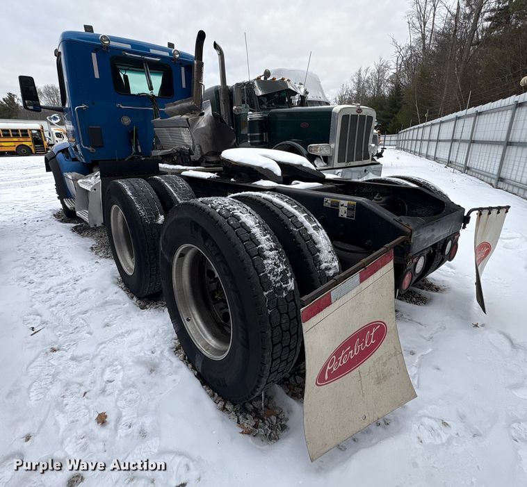 image for item YA1687 2022 Peterbilt 567 semi truck
