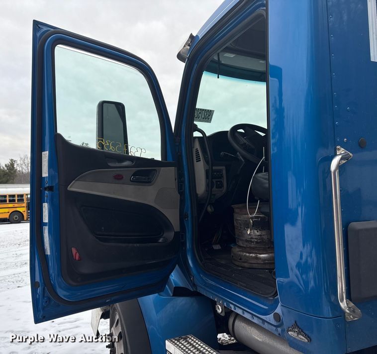 image for item YA1687 2022 Peterbilt 567 semi truck