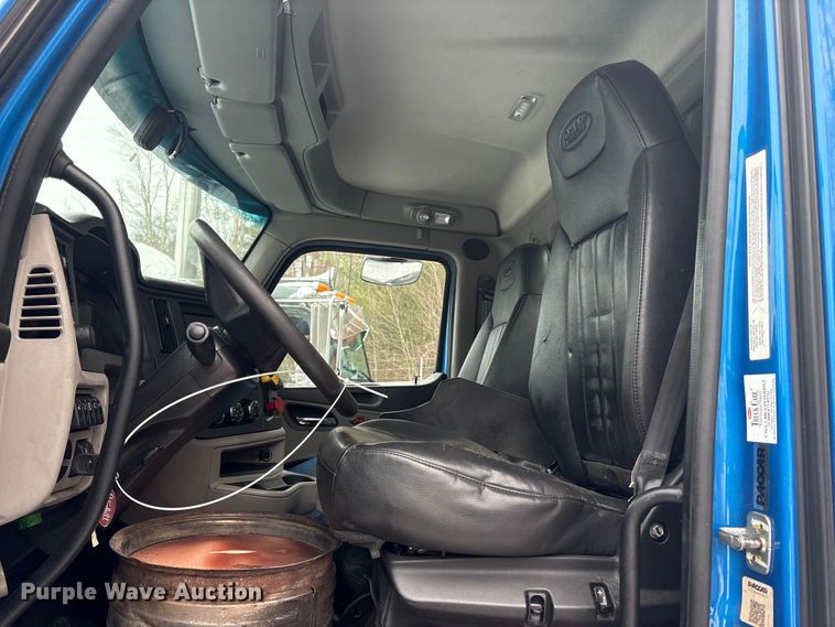 image for item YA1687 2022 Peterbilt 567 semi truck