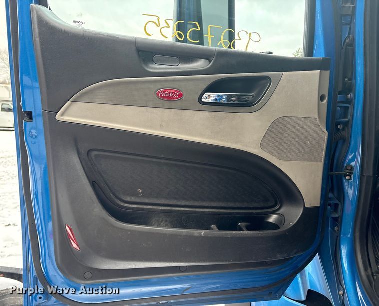 image for item YA1687 2022 Peterbilt 567 semi truck