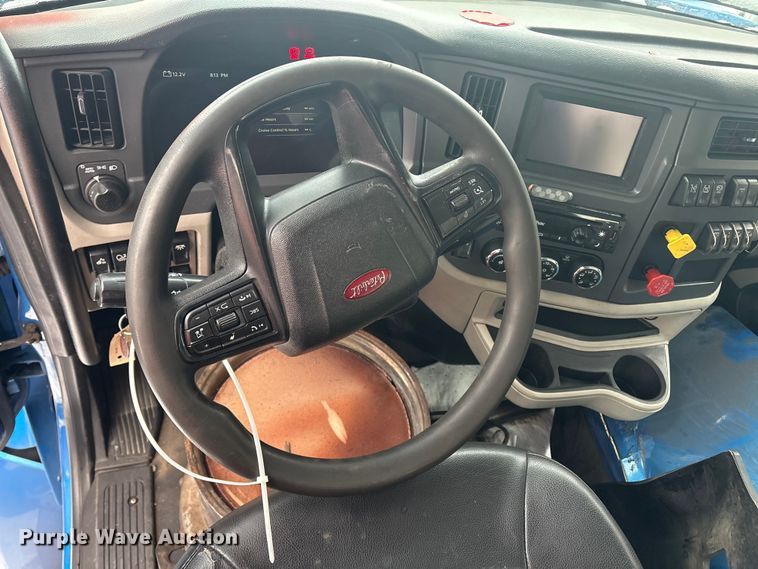 image for item YA1687 2022 Peterbilt 567 semi truck