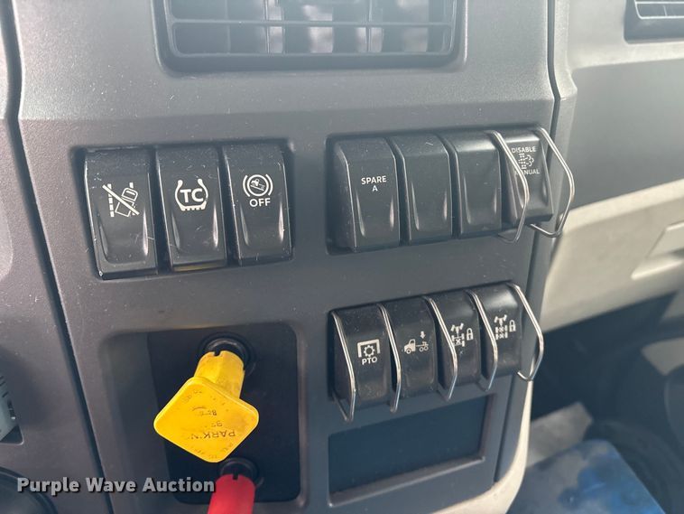 image for item YA1687 2022 Peterbilt 567 semi truck