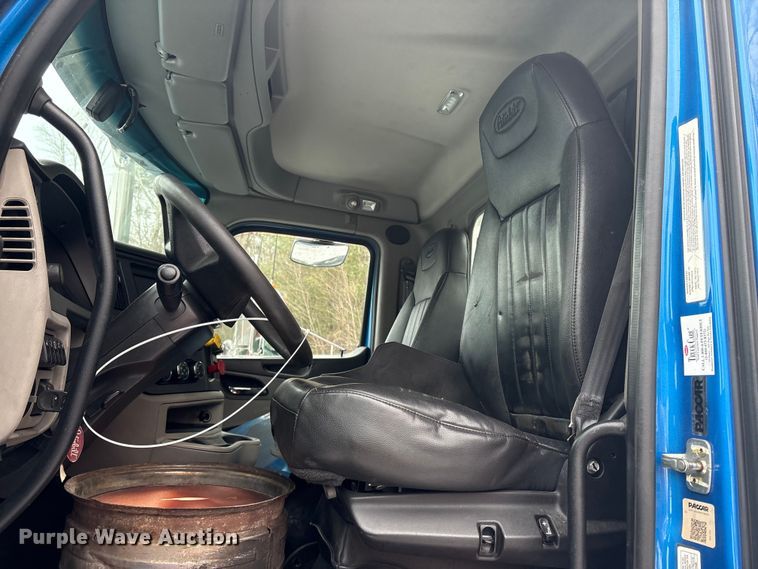 image for item YA1687 2022 Peterbilt 567 semi truck